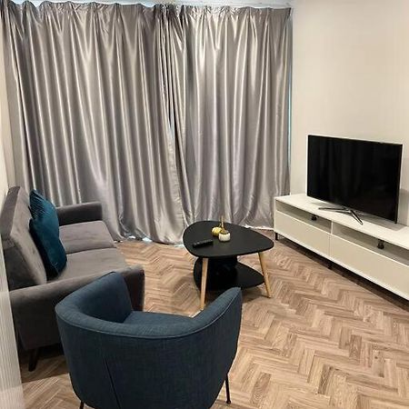 Stunning One Bedroom Apartment Лондон Екстериор снимка