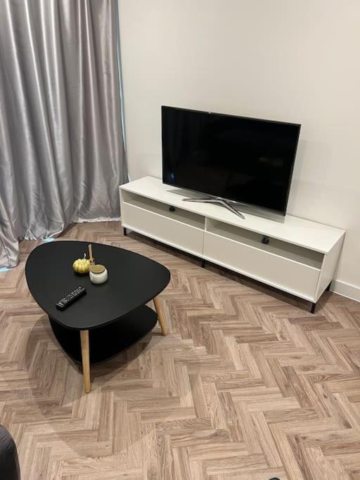 Stunning One Bedroom Apartment Лондон Екстериор снимка